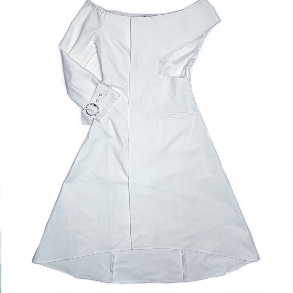 Reveuse Modern Off-the-shoulder cutout dress